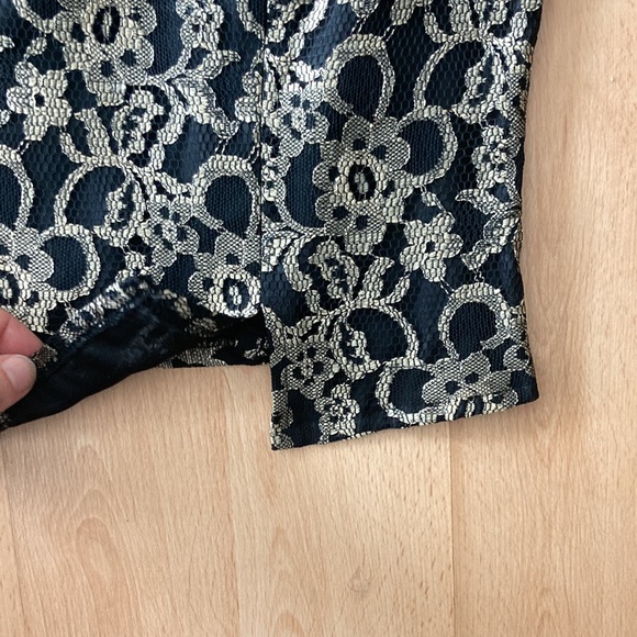 Black and gold lace Cleo sleeveless top - Picture 6 of 6
